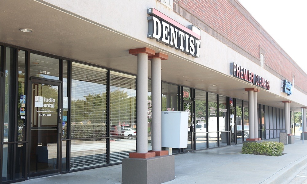 Outside view of Studio Dental office building